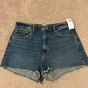 ABERCROMBIE AND FITCH MOM JEAN SHORT